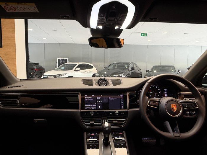 2024 PORSCHE MACAN