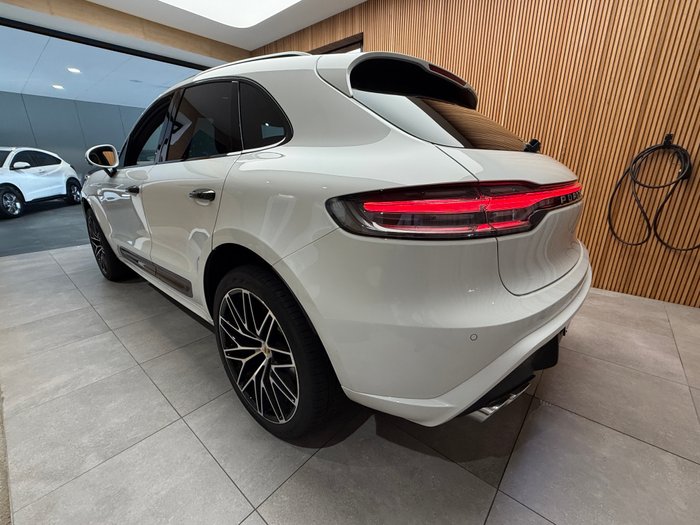 2024 PORSCHE MACAN