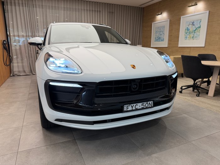 2024 PORSCHE MACAN