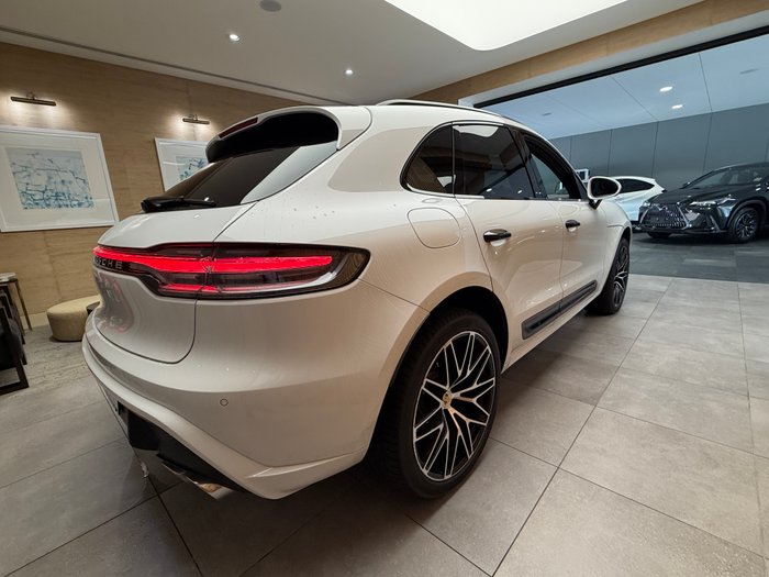 2024 PORSCHE MACAN