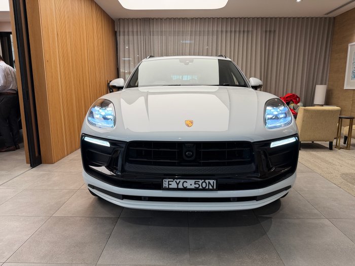 2024 PORSCHE MACAN