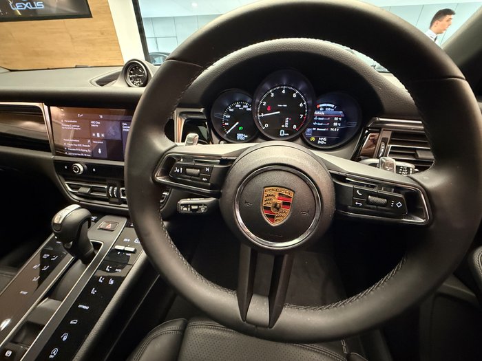2024 PORSCHE MACAN
