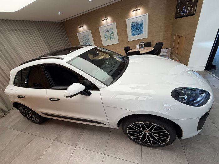 2024 PORSCHE MACAN