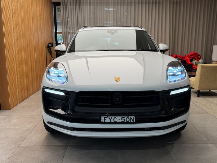 2024 PORSCHE MACAN