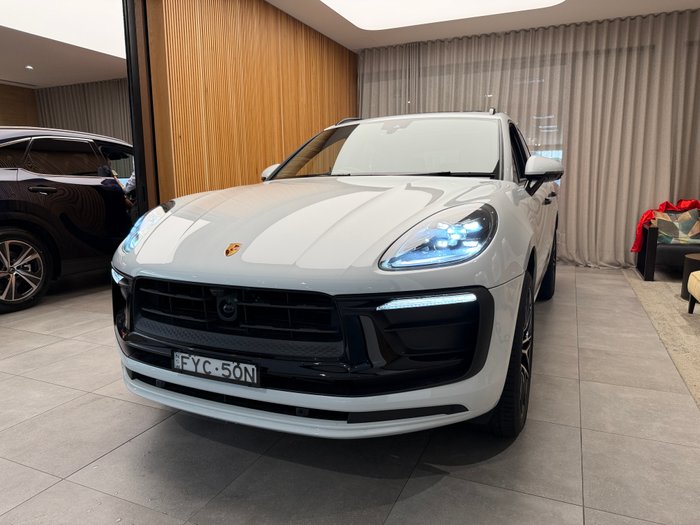 2024 PORSCHE MACAN