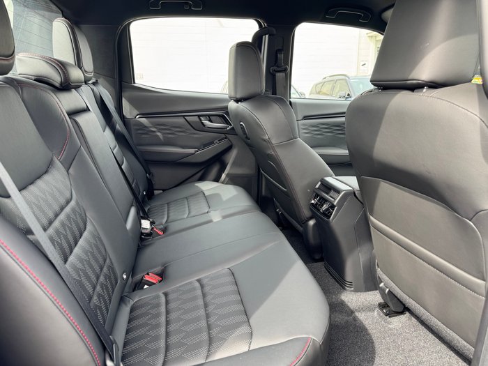 2025 ISUZU D-MAX XT