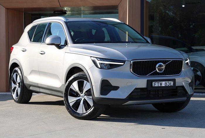 2025 Volvo XC40