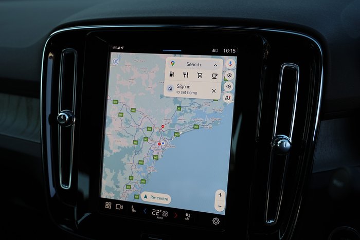 2025 Volvo XC40 Plus B4