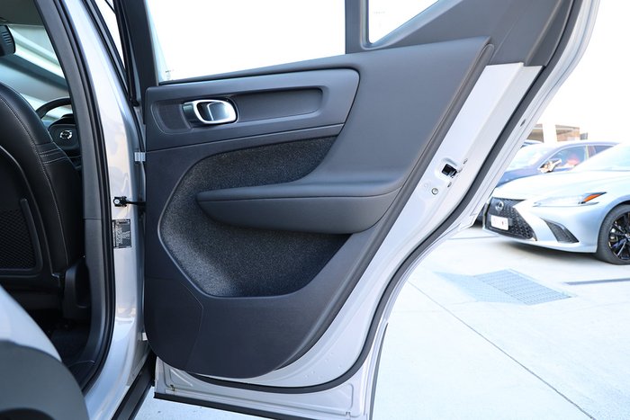 2025 Volvo XC40 Plus B4