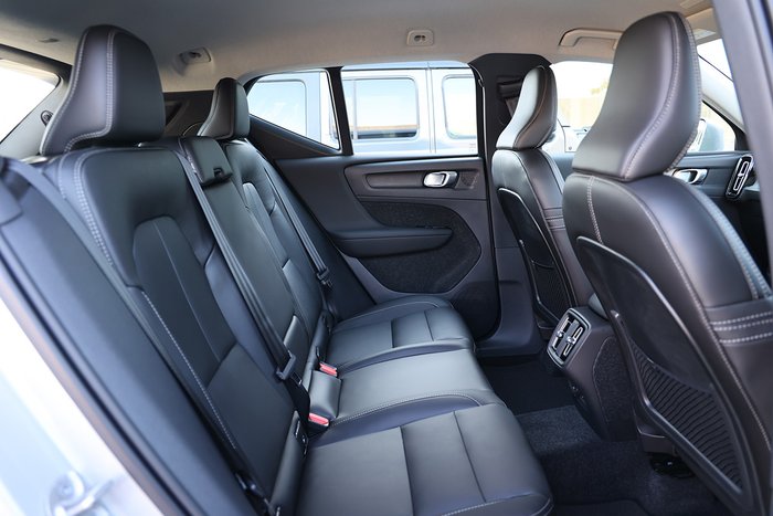 2025 Volvo XC40 Plus B4