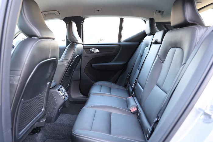 2025 Volvo XC40 Plus B4