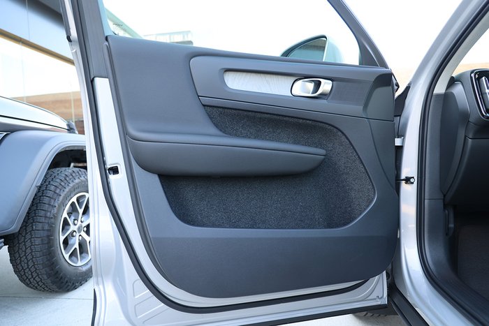 2025 Volvo XC40 Plus B4