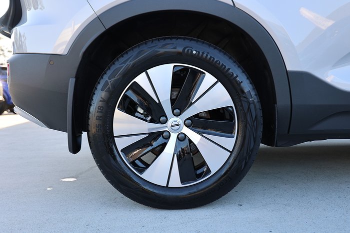 2025 Volvo XC40 Plus B4