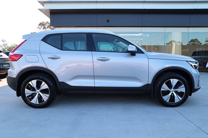 2025 Volvo XC40 Plus B4