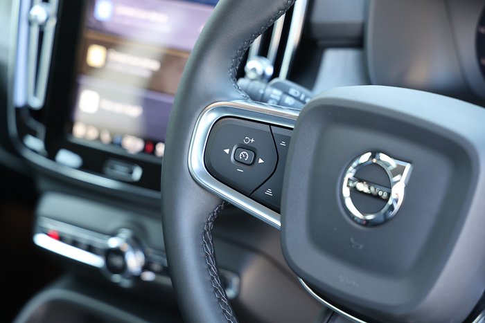 2025 Volvo XC40 Plus B4