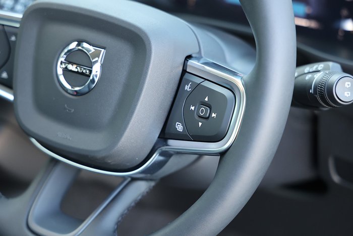 2025 Volvo XC40 Plus B4