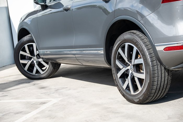 2017 Volkswagen Touareg Monochrome