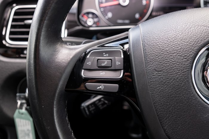 2017 Volkswagen Touareg Monochrome