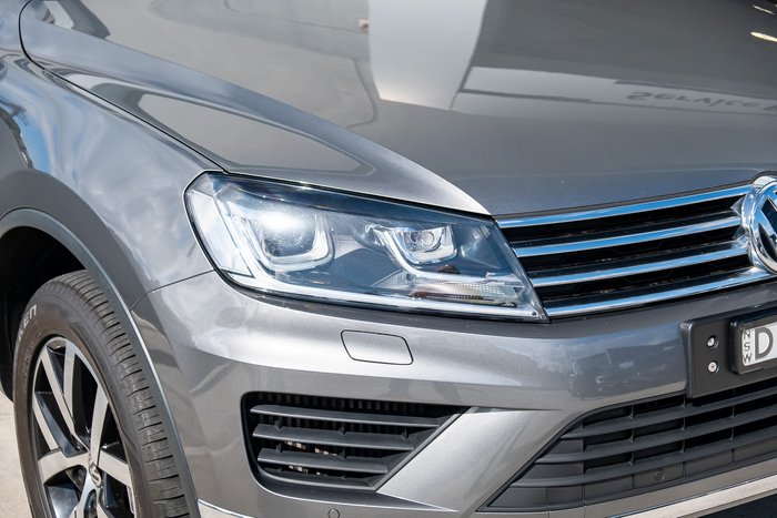 2017 Volkswagen Touareg Monochrome