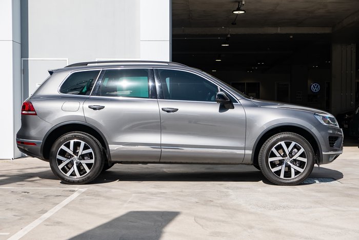 2017 Volkswagen Touareg Monochrome