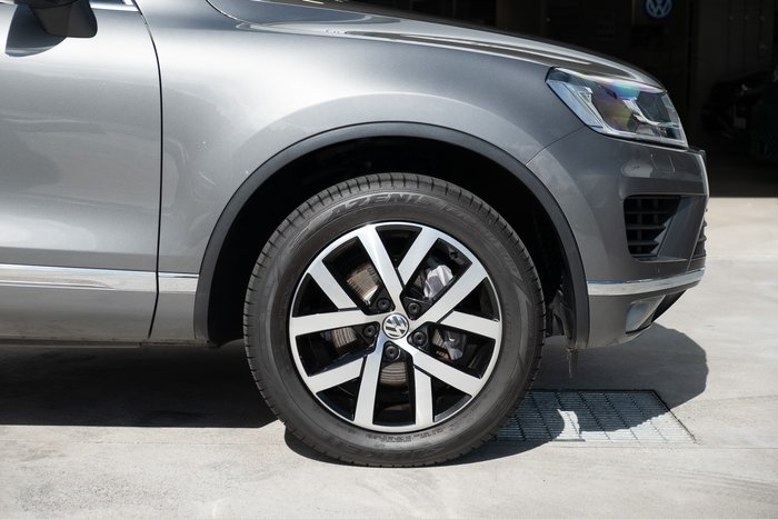 2017 Volkswagen Touareg Monochrome