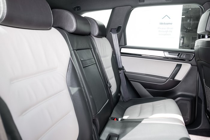 2017 Volkswagen Touareg Monochrome