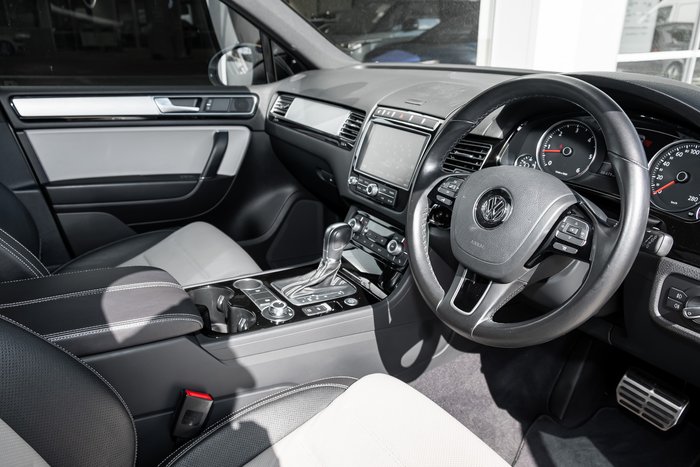 2017 Volkswagen Touareg Monochrome
