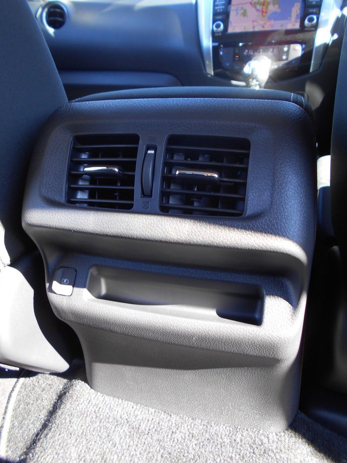 2025 Nissan Navara ST-X