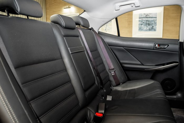2016 Lexus IS200T Luxury 2.0L Turbo Automatic Sedan