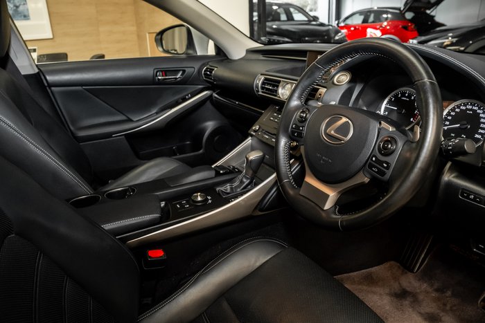 2016 Lexus IS200T Luxury 2.0L Turbo Automatic Sedan