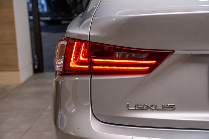 2016 Lexus IS200T Luxury 2.0L Turbo Automatic Sedan
