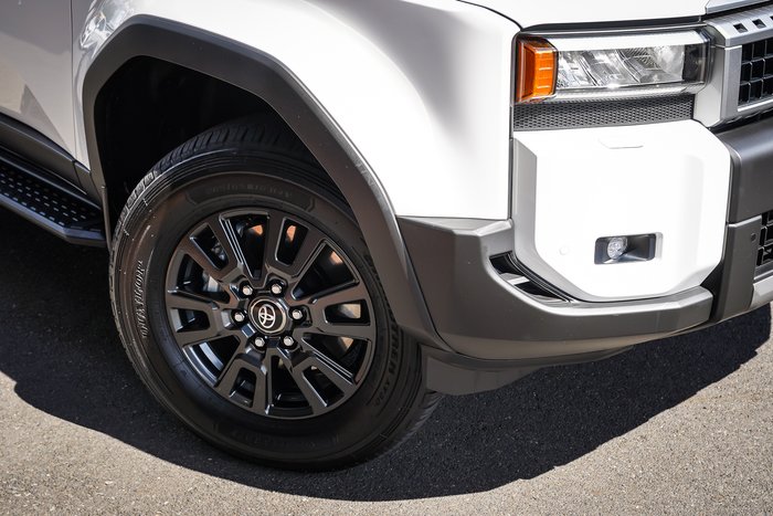 2025 Toyota PRADO GXL