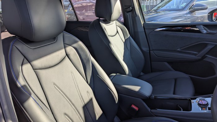 2026 VOLKSWAGEN Tiguan R-LINE