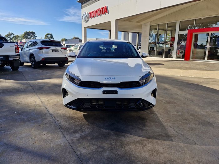 2022 KIA CERATO 2022 KIA CERATO S SAFETY PACK 6 SP AUTOMATIC 5D HATCHBACK 4CYL  White