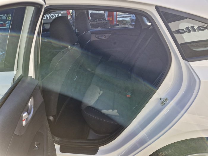 2022 KIA CERATO 2022 KIA CERATO S SAFETY PACK 6 SP AUTOMATIC 5D HATCHBACK 4CYL  White
