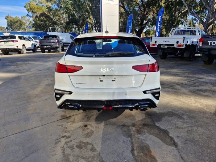 2022 KIA CERATO 2022 KIA CERATO S SAFETY PACK 6 SP AUTOMATIC 5D HATCHBACK 4CYL  White