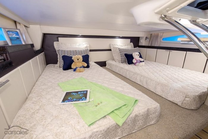 2025 Regal 33 Express