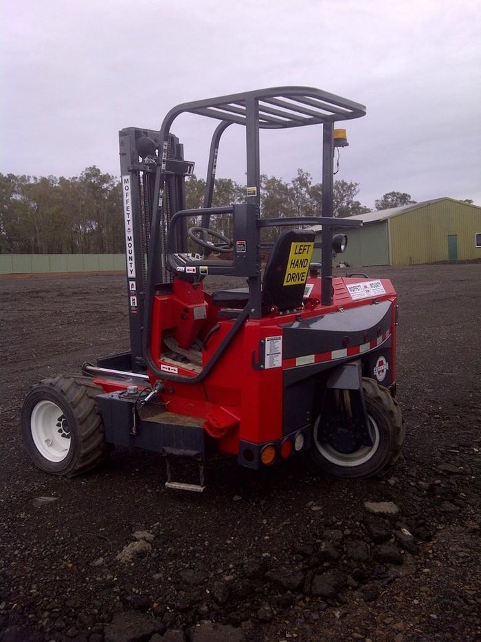 2005 Moffett M5