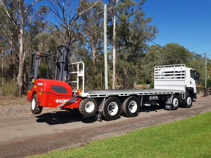 2019 Isuzu Fyj ,Auto , 8X4, 8Mtr Tray And New Loadmac Forklift fyj