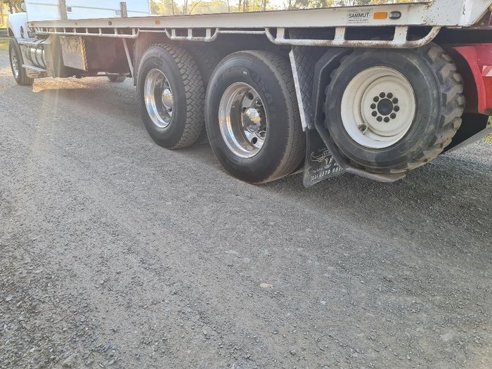2004 Kenworth T350 With  Moffett M5