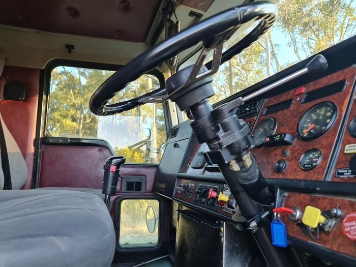 2004 Kenworth T350 With  Moffett M5