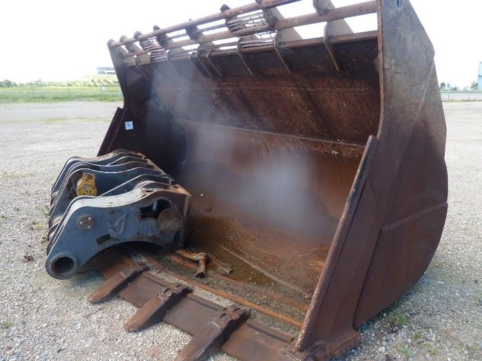 0 Assorted New and Used Buckets, Grabs, Quick Hitches, Demolition Attachments, Log Grab, Etc.