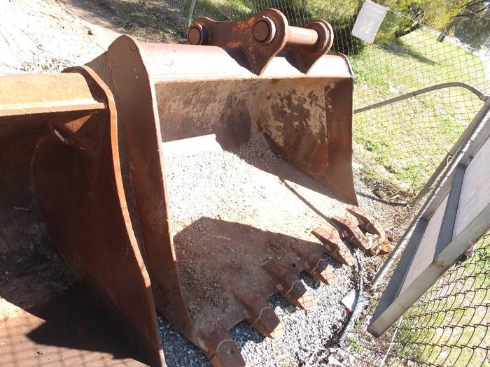 0 Assorted New and Used Buckets, Grabs, Quick Hitches, Demolition Attachments, Log Grab, Etc.