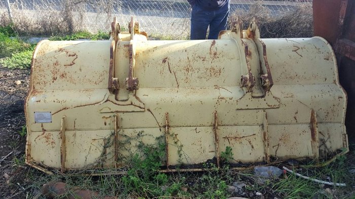 0 Assorted New and Used Buckets, Grabs, Quick Hitches, Demolition Attachments, Log Grab, Etc.