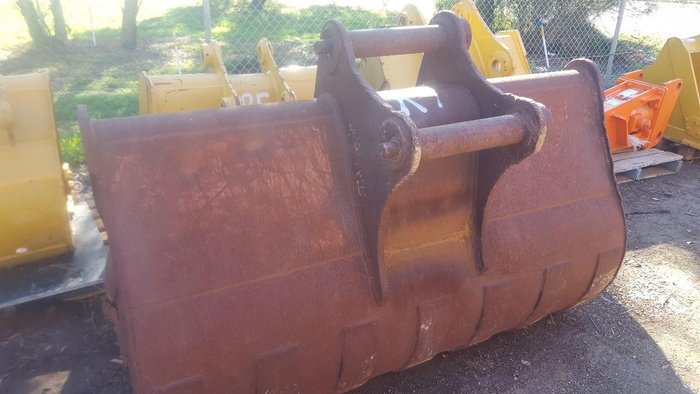 0 Assorted New and Used Buckets, Grabs, Quick Hitches, Demolition Attachments, Log Grab, Etc.