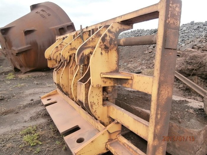 0 Assorted New and Used Buckets, Grabs, Quick Hitches, Demolition Attachments, Log Grab, Etc.