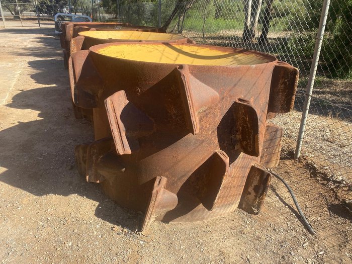 0 Caterpillar 826C, G Or H Or 825C, G Or H Garbage Chopper Feet Yellow