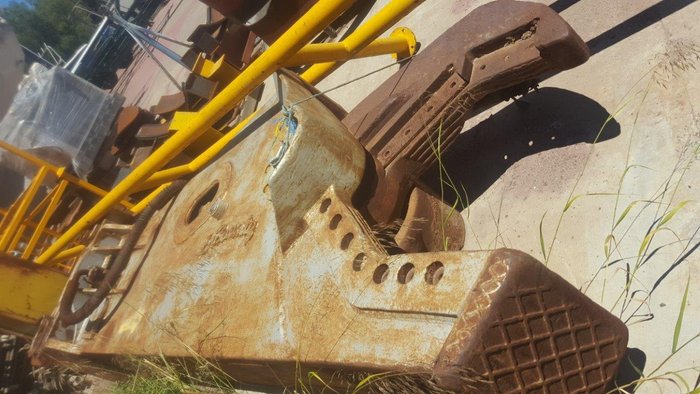 1999 La Bounty MSD 220