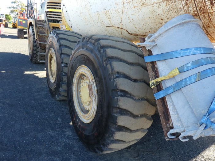 2007 Caterpillar 730 Agitator YELLOW