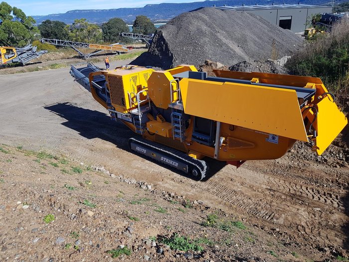 0 Striker JQ1170 Yellow